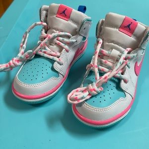 Size 10 toddler Jordan 1’s